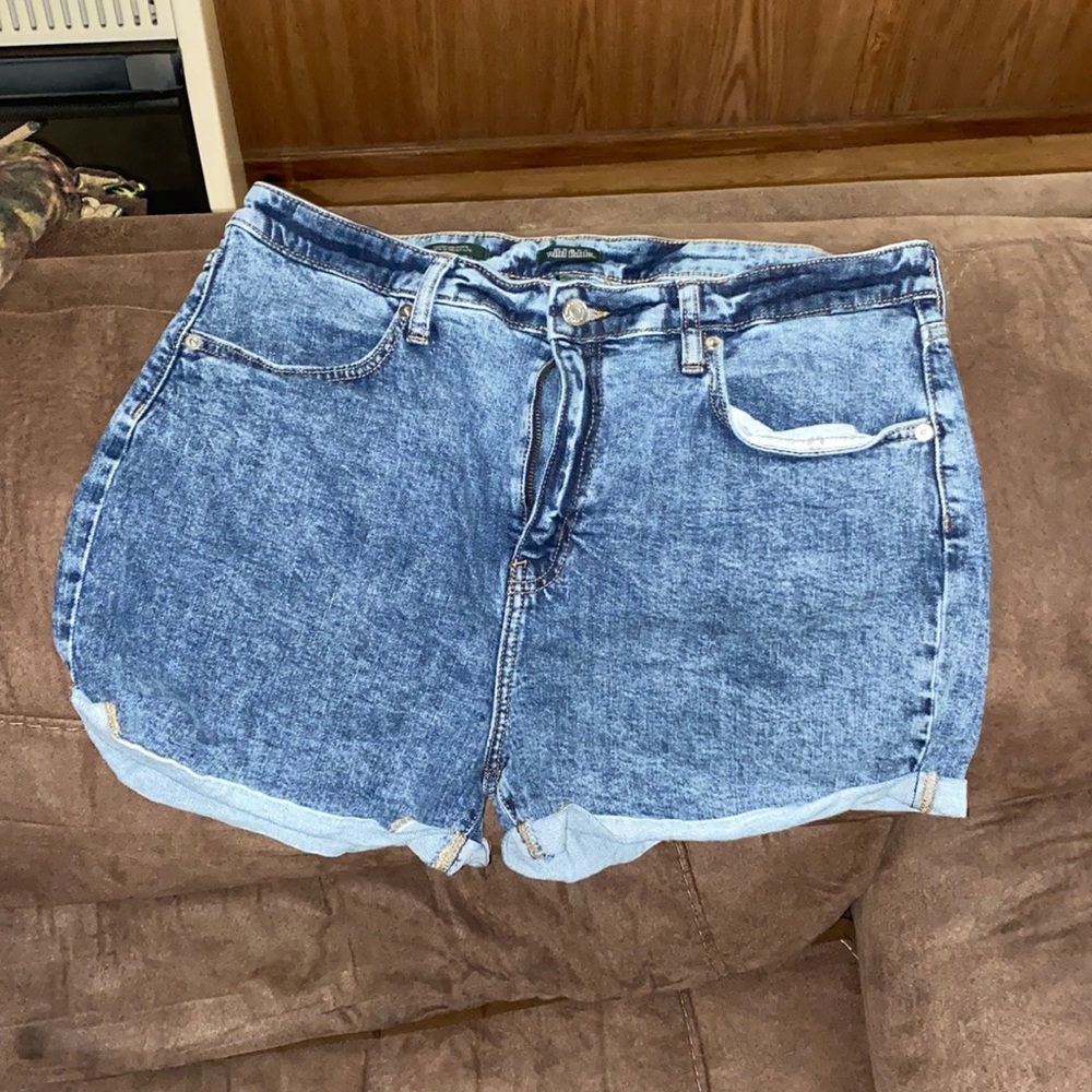 Woman’s high rise Jean shorts size 16